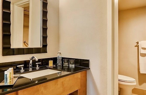 Berkeley Hotel | 2 Units | Bayfront Retreat near UC Berkeley | Pool, Free Parking & Pet Friendly