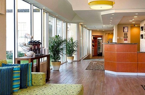 Northeast Virginia Beach Hotel | 2-Star Hotel ∙ Comfort Suites Beachfront