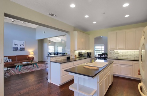 Lompoc House | 20 private acres, 180 degree views