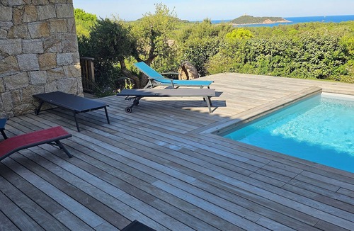 Cirendinu House | 200-square-meter villa with ocean views, air-conditioned, sleeps 8. Fully renovated.