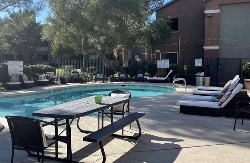 Silverado Ranch Condo | 2022 Reno | Fast Wifi | King Bed | Minutes from Las Vegas Strip