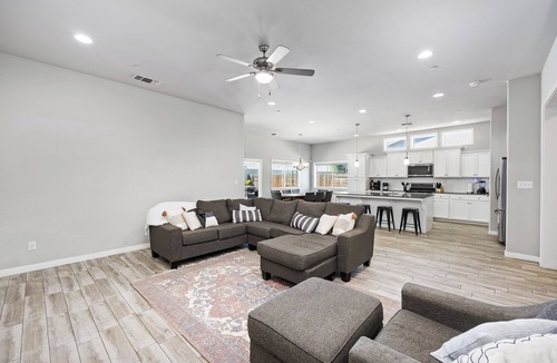 Pumpkin Center House | 21 Beds Pool Spacious 5BR Home for Big Groups, Teams, or Crews