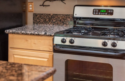 Steam Engine Meadows Cabin | 216 Rue Jolley -immaculate cabin with the feeling of home. guaranteed memories.