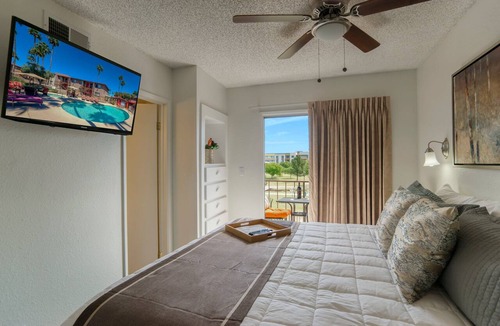 New Papago Parkway Apartment | 240 Relaxing Scottsdale Stay – Pet-Friendly, Park Views & Putting Green