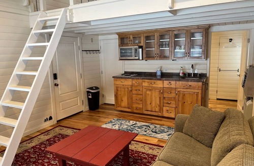 Mount Pleasant Cabin | 25-Bed, Amenity-Rich Estate in a Private Forest