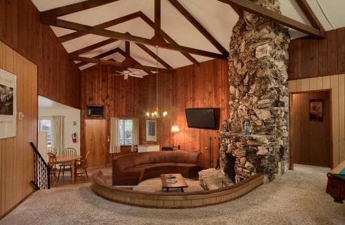 North Wawona Ski Chalet | 25A Villarreal Retreat