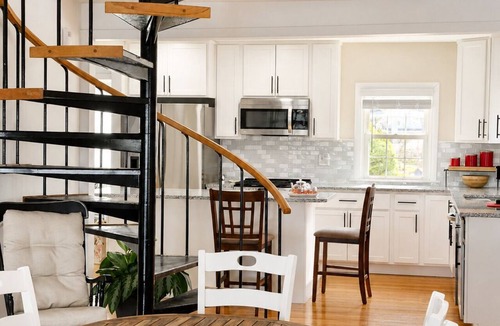 Warwick House | 2BD Waterfront Home - Near Beaches & Providence