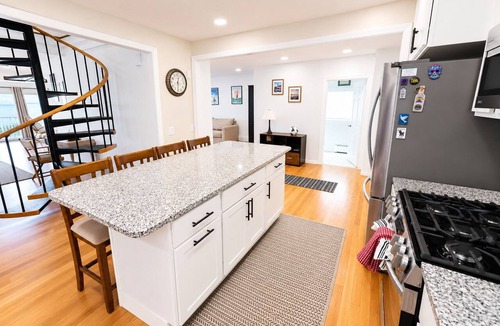 Warwick House | 2BD Waterfront Home - Near Beaches & Providence