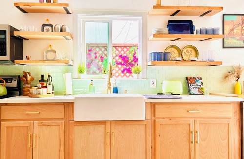 Bushrod House | 2Bed-2Bath Temescal Retreat near UC-Berkeley with firepit patio & outdoor dining