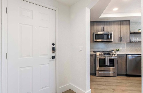 Kierland Apartment | 2BR CozySuites at Kierland Commons with pool #08