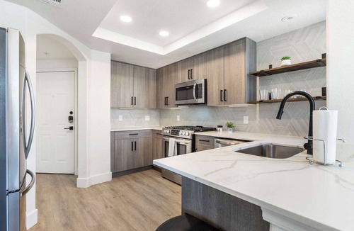 Kierland Apartment | 2BR CozySuites at Kierland Commons with pool #08