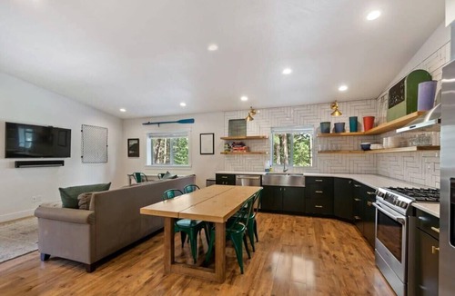 Post Falls Condo | 2BR Loft w/Private Patio & Water Views