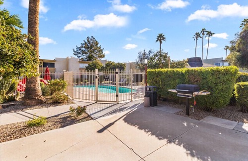South Scottsdale Villa | 2BR Townhome w/Pool + BBQ | Walk to Old Town