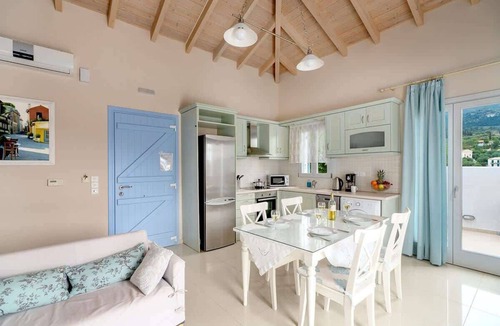 Frourion Villa | 2BR Villa Infinity Pool Sea View
