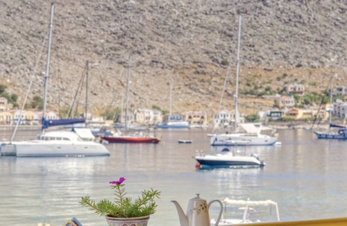 Pedi House | 2islands, Waterfront House Pedi