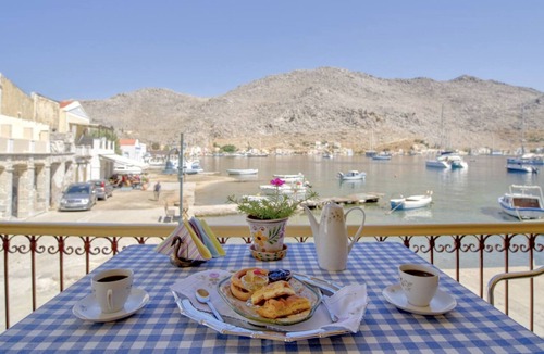 Pedi House | 2islands, Waterfront House Pedi