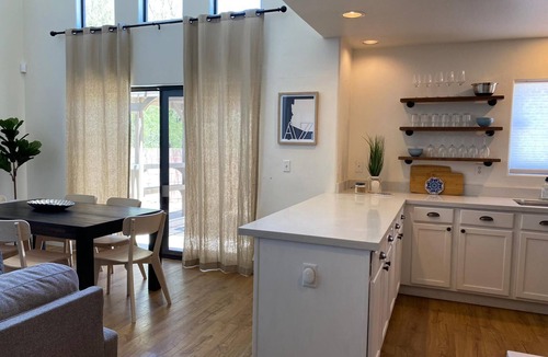 Campus Farm House | 3 BDR 2.5 BATH TOWNHOME @ 1ST AND LIMBERLOST (WHOLE HOUSE)