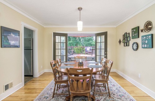 Central Park House | 3 bed 1 bath retreat in Vancouver WA w/Sun Deck close to downtown Vancouver WA