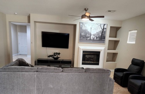 Henderson House | 3 Bed 1 Story - Close to Strip and Airport