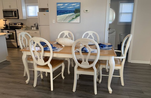 Emerald Isle House | 3 Bed/2.5 Bath 1450 sq ft with Large Open Floor Plan, 3 Min Walk to Beach