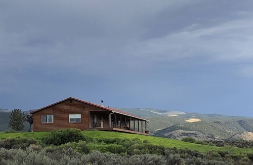 Minersville House | 3 bed 2 bath fully stocked Home on the lake