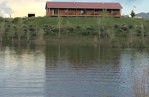Minersville House | 3 bed 2 bath fully stocked Home on the lake