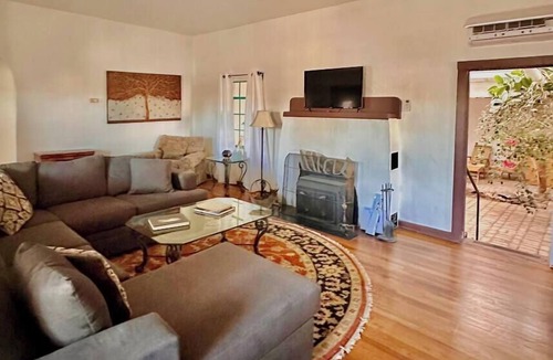 Las Cruces House | 3 bed 2 bath Hacienda near Downtown and NMSU.