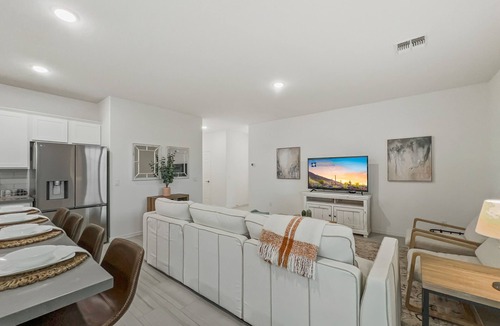 Queen Creek House | 3 bed, Sleeps 8! Discount!. Heated Community Pool.