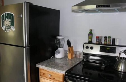 Athens House | 3 Bedroom, 2 Bath, Hike to Downtown, Porch, FREE Wi-Fi, Wash/Dryer, and Parking