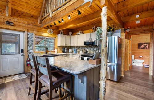 Meadow View Heights Cabin | 3 Bedroom, 4 Bed, 3 bathroom Cabin with Hot Tub in Duck Creek