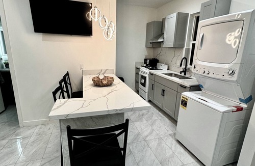 Maryvale House | 3-bedroom building in perfect Phoenix with cool AC