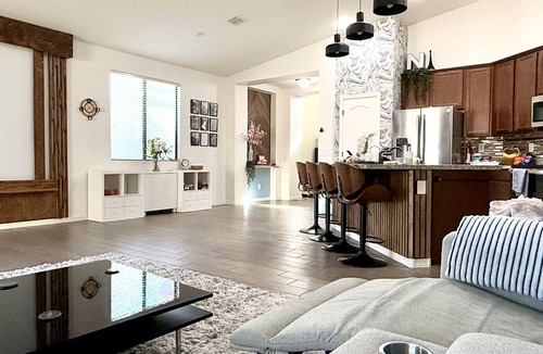 South Mountain House | 3-bedroom Comfortable Designer Home/w Private Cinema and Community Pool