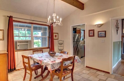 West Hazel Dell House | 3 Bedroom Home in beautiful Vancouver, WA. Driveway park with E-Car Charger.