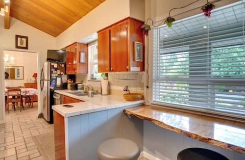 West Hazel Dell House | 3 Bedroom Home in beautiful Vancouver, WA. Driveway park with E-Car Charger.
