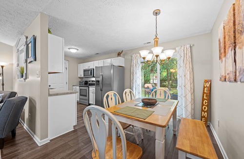 James City House | 3 Bedroom Home with King Bed, Fenced Yard & Pool Table