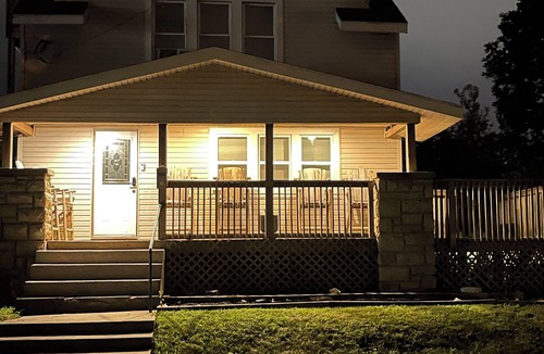 Springfield House | 3-bedroom house in perfect Springfield with cool AC and comfortability
