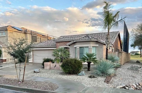 Villages At Queen Creek House | 3-bedroom house with pool, and golf course views in central Queen Creek