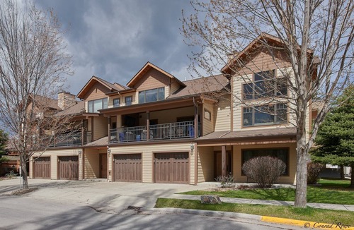 Whitefish House | 3 bedroom luxury townhome in downtown Whitefish! A block to all downtown shops and restaurants
