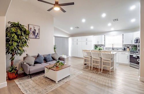 Silverado Ranch House | 3-bedroom poolside paradise in fabulous Las Vegas