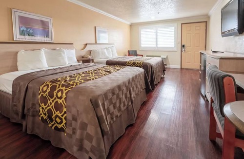 Corcoran Hotel | 3 Convenient Guest Rooms w/Seating Area Near J G Boswell Community Park