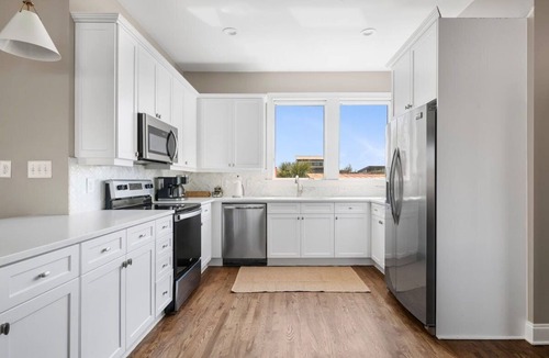 Cannonborough Elliotborough Villa | 3 Luxury Houses w/Patios | 1 Block from King St