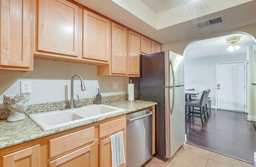 Arcadia Lite Condo | 3 Mi to Camelback Mtn! Snowbird Escape w/Pool
