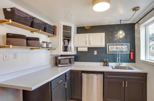 Latah Valley Apartment | 3 Mi to Downtown Spokane! Cozy Couple’s Retreat