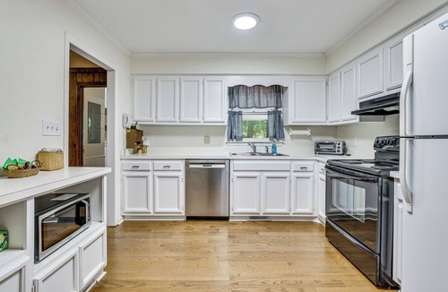 Cary House | 3 Mi to Dtwn Cary! Spacious Home w/Deck & Grill