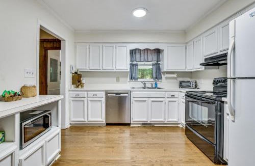 Cary House | 3 Mi to Dtwn Cary! Spacious Home w/Deck & Grill