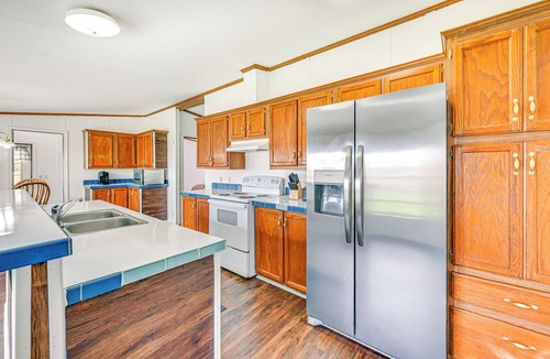 Cane Valley House | 3 Mi to Green River Lake: Quiet Farmhouse w/Yard