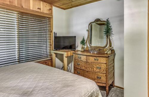 Sierra Cedars House | 3 Mi to Shaver Lake: Cozy 'Bears Hideaway' Cabin!