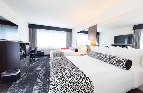 Riverside Hotel | 3 Posh Units! Short Drive to Mobius Children's Museum, Pet-Friendly