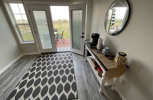 Emery County House | 3 queen beds with Jacuzzi tub and private bath, TV and walk-in closet & Mt. View