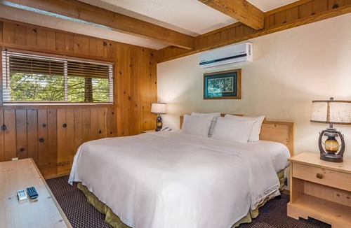 Bass Lake Hotel | 3 Relaxing Getaway with Fireplace & Outdoor Fun Minutes from Bass Lake Trails